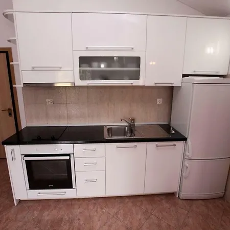 Ezra 3* Gradac (Split-Dalmatia)