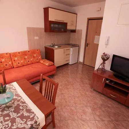 Ezra 3* Gradac (Split-Dalmatia)