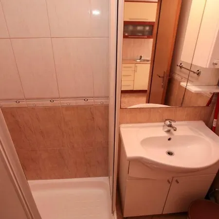 Gostinjska kuća Ezra 3*