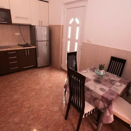 Ezra Gradac (Split-Dalmatia)