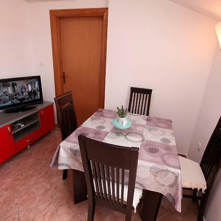 Ezra Gostinjska kuća 3*