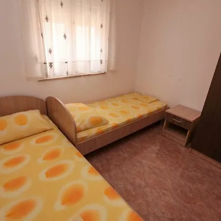 Ezra Gostinjska kuća 3*